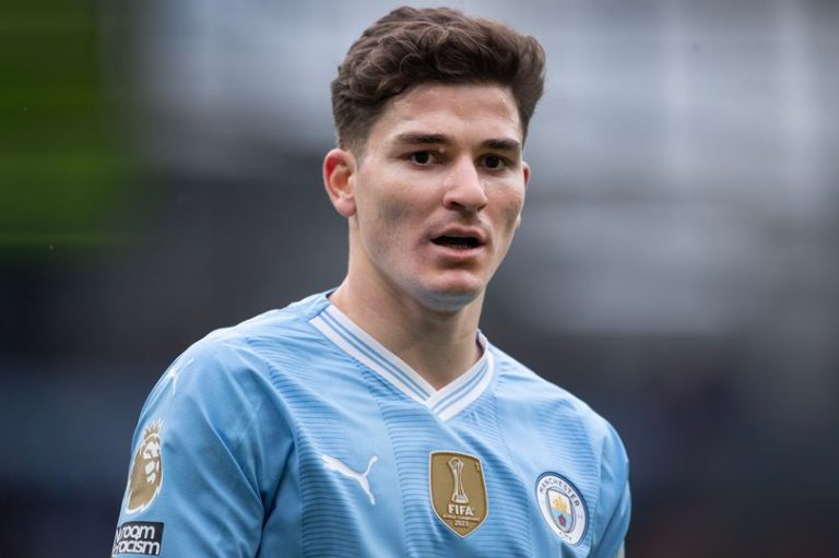 Man City set Julian Alvarez ‘minimum price’ as striker transfer completed